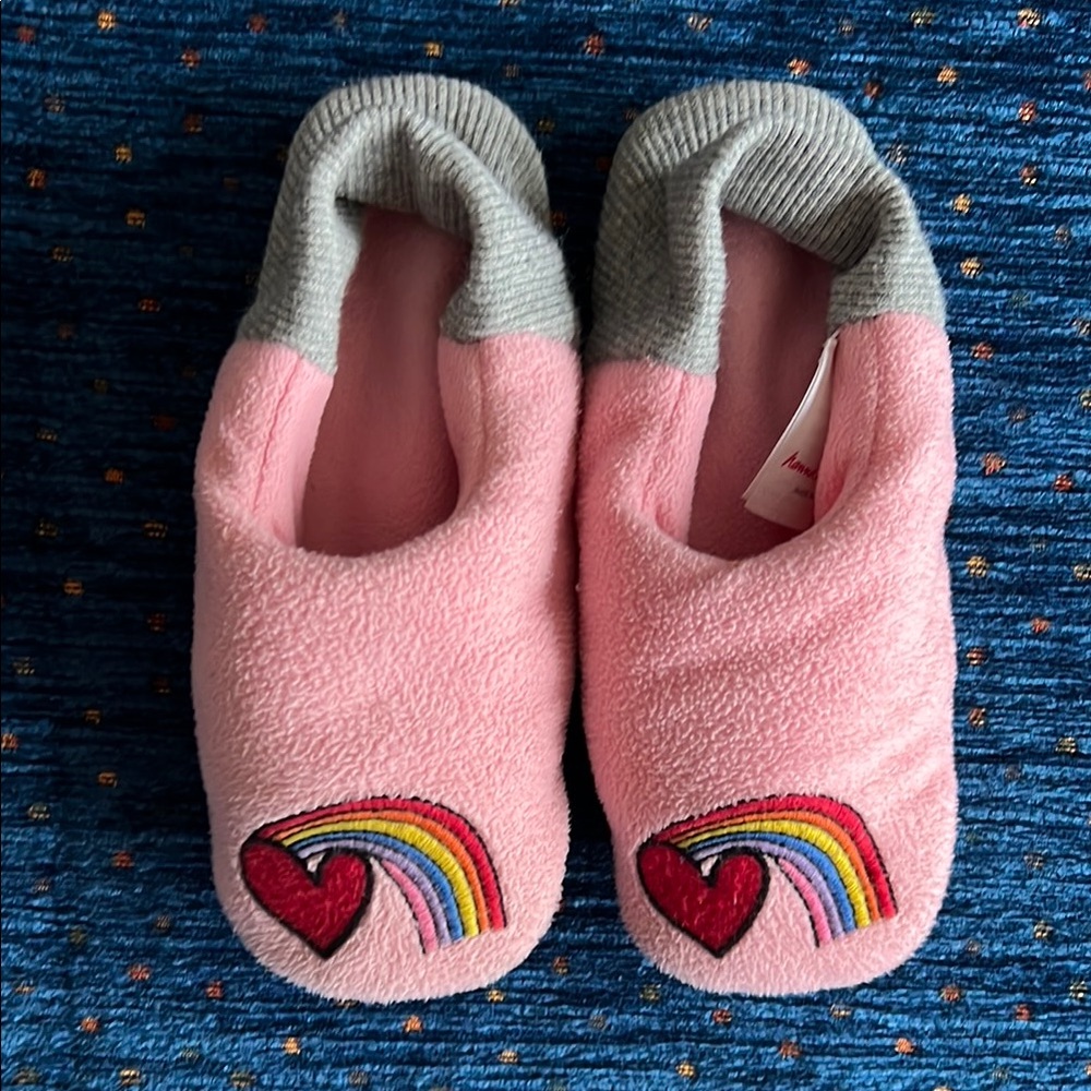 Hanna Andersson Pink and Gray soft Slippers size 9/10 rainbow heart embroidered